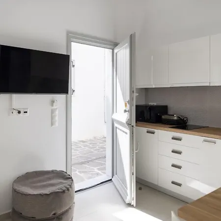 Parikia's Cosy Jewel Apartment