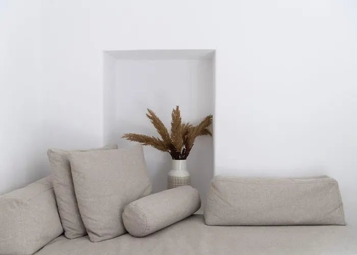 Parikia's Cosy Jewel Paro